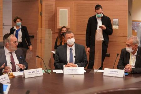 اسرائيل : جواز أخضر لمن يتلقى التطعيم وللمتعافين من العدوى ولمن يجري فحوصات سريعة